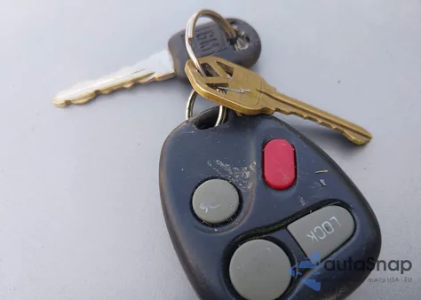 2000 Pontiac Grand Prix Gtp z USA, uszkodzony, nr VIN 1G2WR121XYF194934